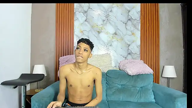 LOVE GUYS1 online show from 28, 6, 2026