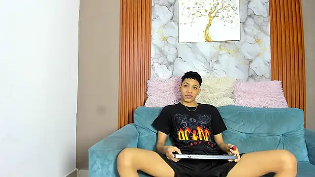 Snapshot of LOVE_GUYS1 chatting on 18, 5, 2026 LOVE GUYS1 online show from 18, 5, 2026