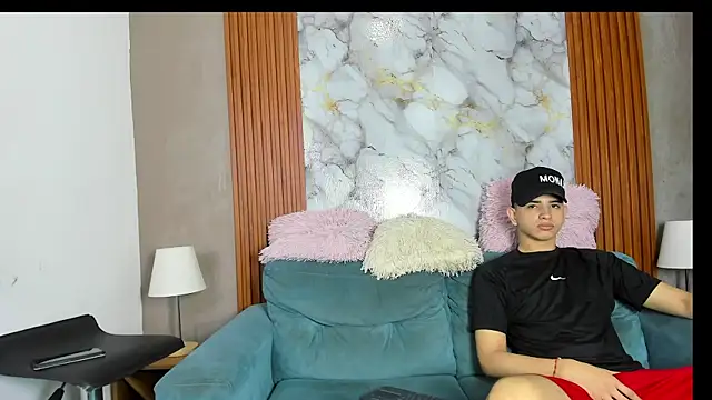 LOVE GUYS1 online show from 23, 6, 2026