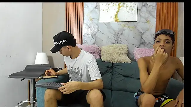 LOVE GUYS1 online show from 19, 6, 2026