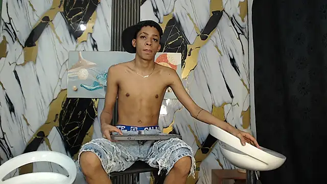 LOVE GUYS1 online show from 25, 7, 2026
