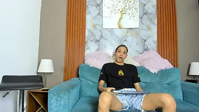 Snapshot of LOVE_GUYS1 chatting on 1, 5, 2026 LOVE GUYS1 online show from 1, 5, 2026