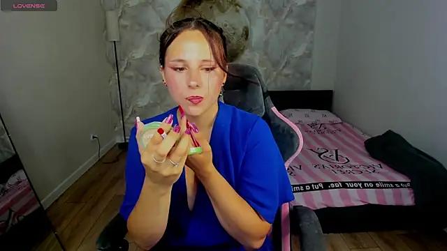 Julia Shyy online show from 5, 7, 2026