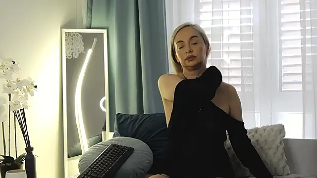 OrianaWade online show from 8, 5, 2026
