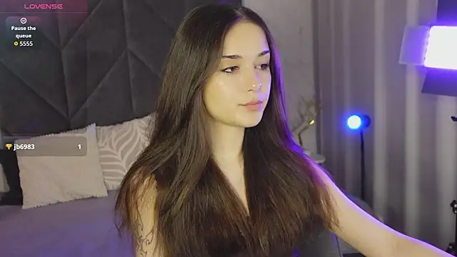 SkinnyEllie online show from 9, 5, 2026