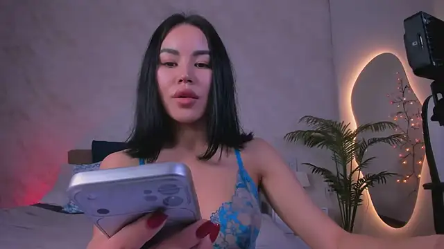 Snapshot of YukiLuna_ chatting on 5, 6, 2026 YukiLuna online show from 5, 6, 2026