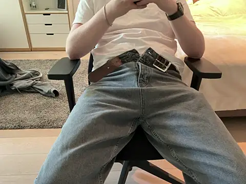 hotbiboy2003 online show from 28, 4, 2026