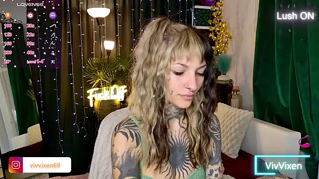 Snapshot of VivVixen chatting on 15, 5, 2026 VivVixen online show from 15, 5, 2026