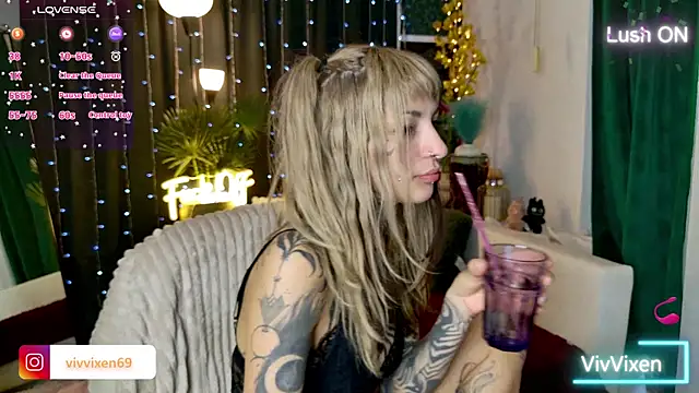 Snapshot of VivVixen chatting on 19, 5, 2026 VivVixen online show from 19, 5, 2026