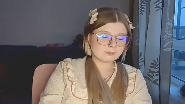 Snapshot of YukiBlush chatting on 8, 5, 2026 YukiBlush online show from 8, 5, 2026