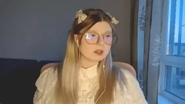Snapshot of YukiBlush chatting on 4, 5, 2026 YukiBlush online show from 4, 5, 2026