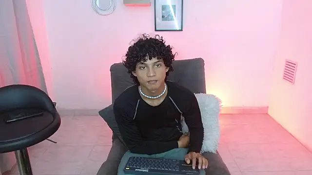 Snapshot of hades_derox_ chatting on 7, 5, 2026 hades derox online show from 7, 5, 2026