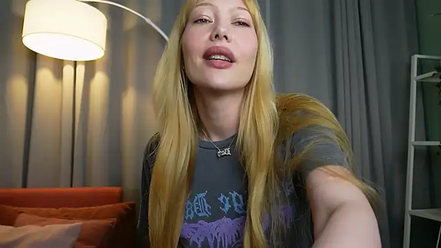 Snapshot of _Mila_Luna_ chatting on 21, 5, 2026 Mila Luna online show from 21, 5, 2026