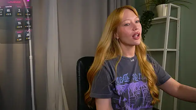 Snapshot of _Mila_Luna_ chatting on 6, 5, 2026 Mila Luna online show from 6, 5, 2026