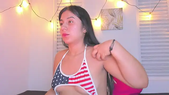 Snapshot of VictoriaaLopez chatting on 4, 7, 2026 VictoriaaLopez online show from 4, 7, 2026