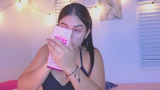 Snapshot of VictoriaaLopez chatting on 10, 6, 2026 VictoriaaLopez online show from 10, 6, 2026