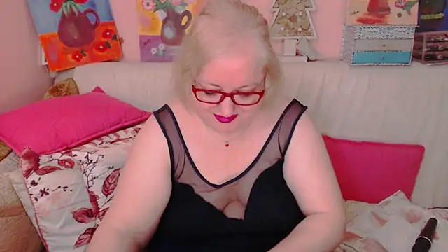 Snapshot of Maturelove_xxx chatting on 7, 7, 2026 Maturelove xxx online show from 7, 7, 2026