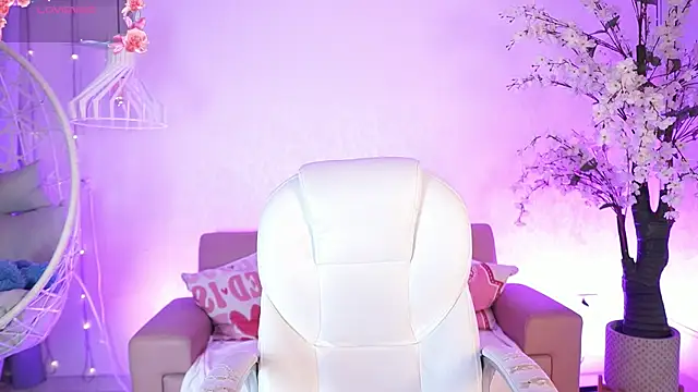 VioletJoness  online show from 24, 7, 2026