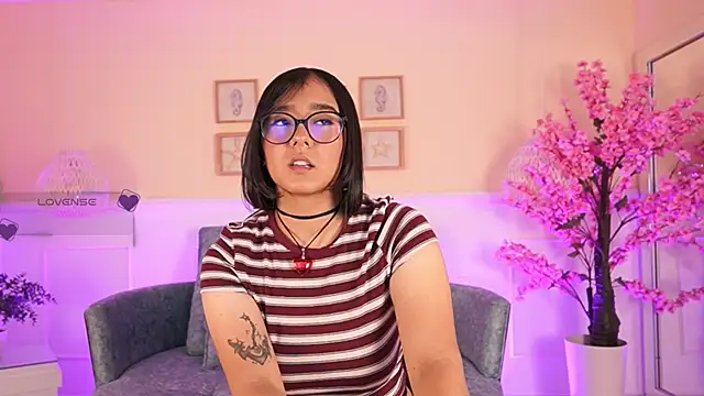Snapshot of VioletJoness_ chatting on 2, 6, 2026 VioletJoness online show from 2, 6, 2026