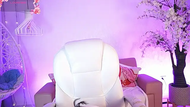 VioletJoness  online show from 22, 7, 2026
