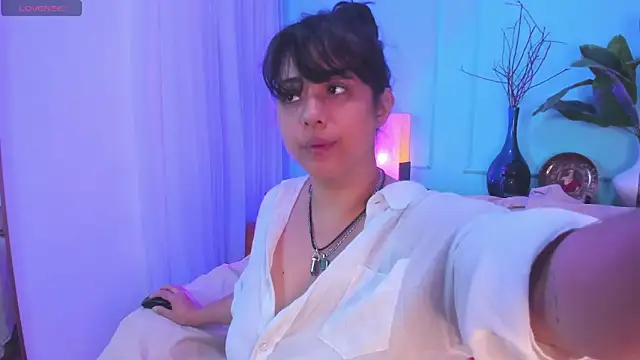 Snapshot of Chloethompson_ chatting on 8, 6, 2026 Chloethompson online show from 8, 6, 2026