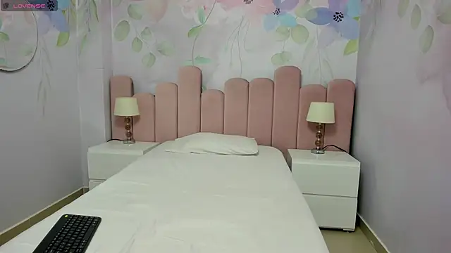 Miabloom19  online show from 11, 7, 2026