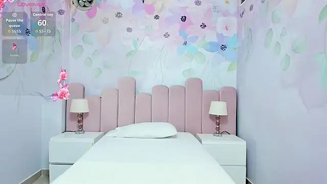 Miabloom19  online show from 13, 7, 2026