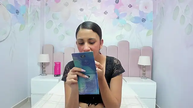 Miabloom19  online show from 24, 7, 2026
