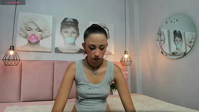 Snapshot of Miabloom19_ chatting on 9, 5, 2026 Miabloom19 online show from 9, 5, 2026