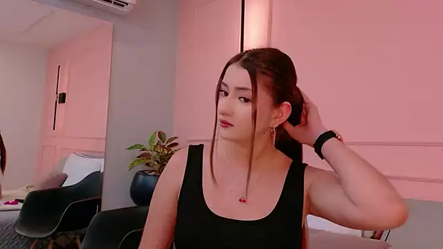 Snapshot of DanielleDNicola chatting on 7, 6, 2026 DanielleDNicola online show from 7, 6, 2026