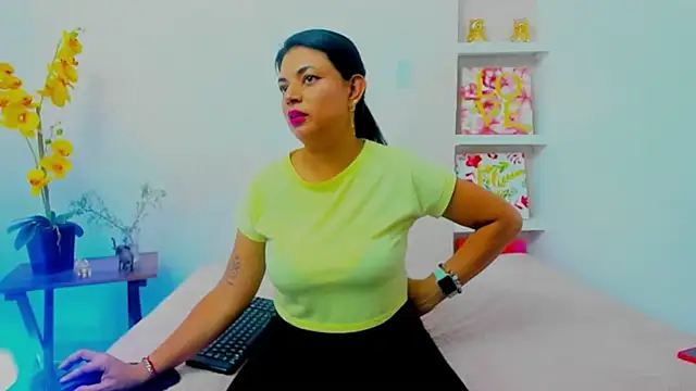 ChloeSmith9 online show from 9, 6, 2026