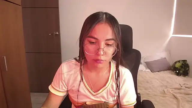 Snapshot of abbyyandmaxx chatting on 7, 7, 2026 abbyyandmaxx online show from 7, 7, 2026