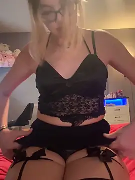 Snapshot of pinkstarburstt chatting on 19, 5, 2026 pinkstarburstt online show from 19, 5, 2026