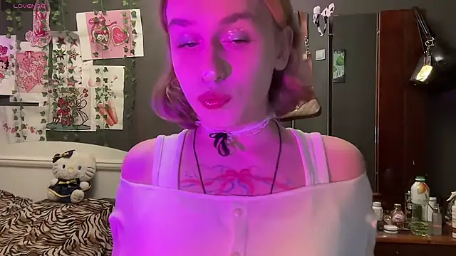 Snapshot of Miss_Amy00 chatting on 3, 8, 2026 Miss Amy00 online show from 3, 8, 2026