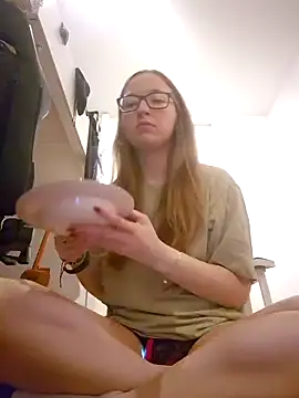 Freaky-Doll online show from 22, 6, 2026