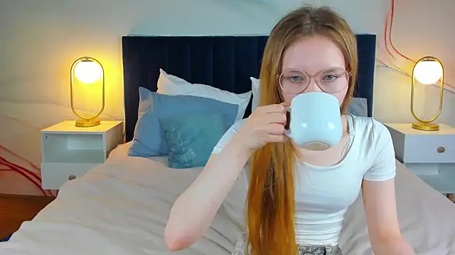 FloraLarsson online show from 4, 6, 2026