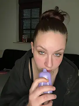 Snapshot of CuteBeaX chatting on 16, 6, 2026 CuteBeaX online show from 16, 6, 2026