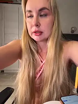 Snapshot of Kitty-Kelsi chatting on 25, 5, 2026 Kitty-Kelsi online show from 25, 5, 2026