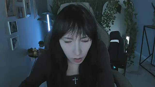 Snapshot of SeraphineSparda chatting on 20, 6, 2026 SeraphineSparda online show from 20, 6, 2026