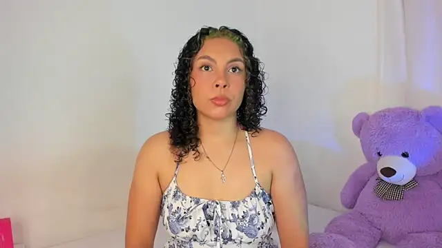 Snapshot of Violetta_cam_ chatting on 8, 5, 2026 Violetta cam online show from 8, 5, 2026