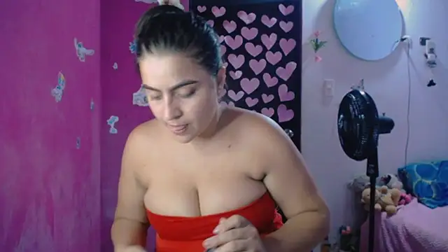 Snapshot of Kiara_tits chatting on 31, 5, 2026 Kiara tits online show from 31, 5, 2026