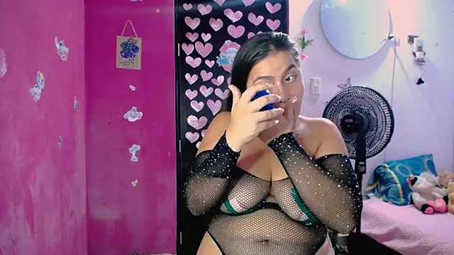 Snapshot of Kiara_tits chatting on 5, 6, 2026 Kiara tits online show from 5, 6, 2026