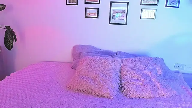 Kendaall sweet online show from 3, 5, 2026
