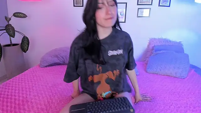 Kendaall sweet online show from 3, 6, 2026