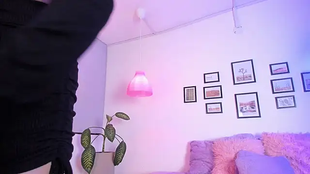 Kendaall sweet online show from 7, 6, 2026