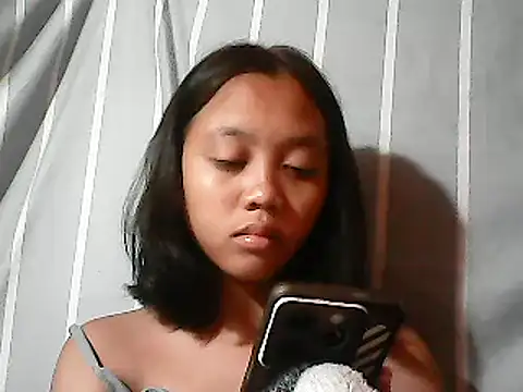 Yours AsianPinayGirl18 online show from 4, 6, 2026
