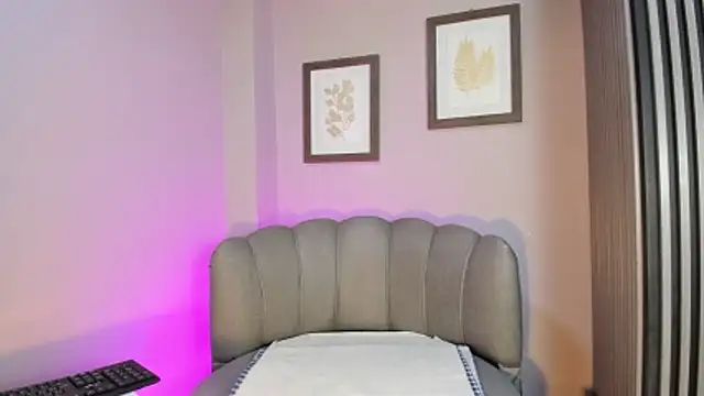 Roxanna moore online show from 9, 6, 2026