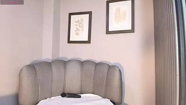 Snapshot of Roxanna_moore chatting on 18, 6, 2026 Roxanna moore online show from 18, 6, 2026