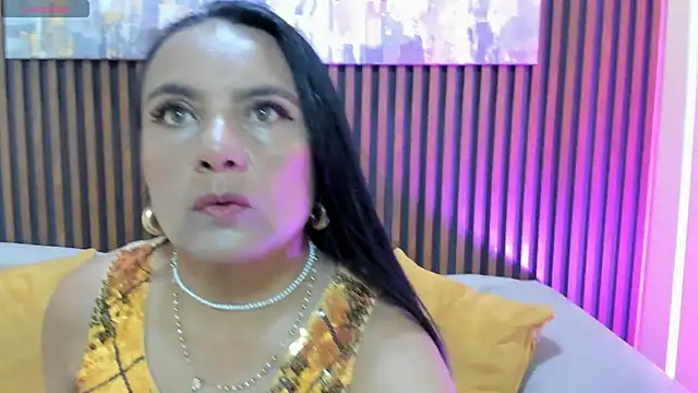 Roxanna moore online show from 30, 4, 2026