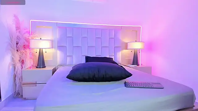 StefannyLizz online show from 1, 6, 2026